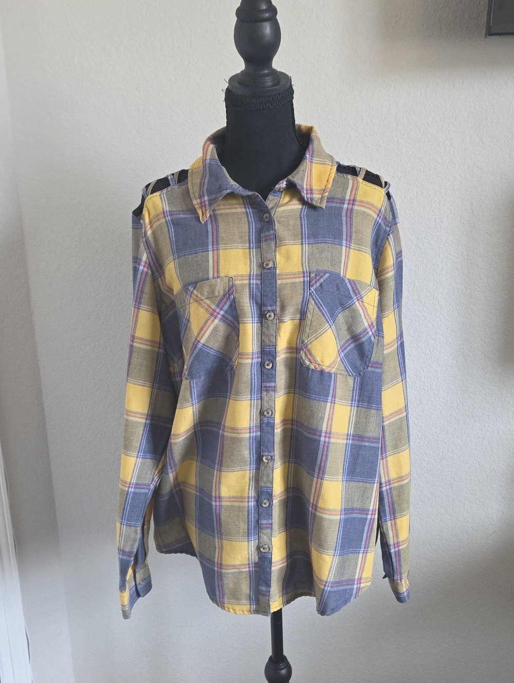 Maurices Plaid Button Down Shirt Size 1 1X Yellow Blue Open Shoulder Cutout